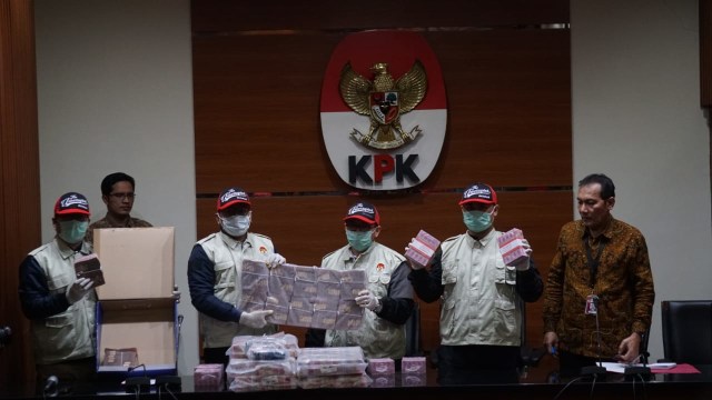 Barang bukti kasus dugaan suap terkait dana hibah Kemenpora ke Koni. (Foto: Nugroho Sejati/kumparan)