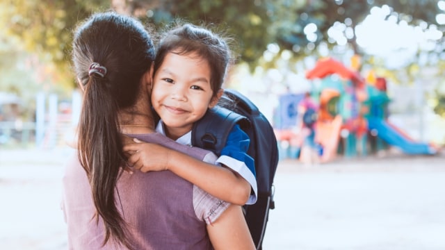 Demi anak, yuk, melakukan refleksi tentang esensi pendidikan yang sesungguhnya! Foto: Shutter Stock