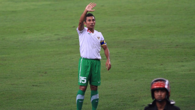 Firman Utina di pertandingan Indonesia lawan Malaysia pada 26 Desember 2010. (Foto: AFP/KAMARUL AKHIR)