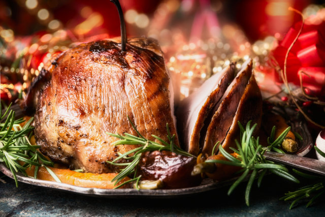 Makan siang saat Natal (Foto: Shutterstock)