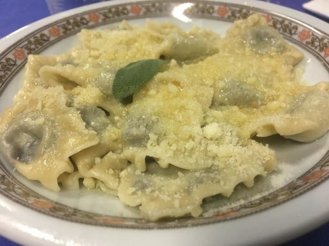 Menu pasta Natal di Italia (Foto: Instagram/ @confraternitatortellocremasco)