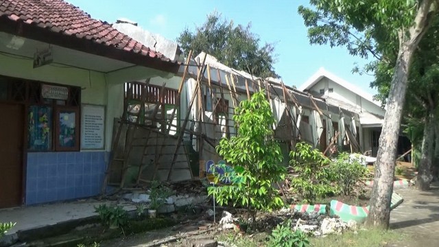 Runtuhnya Atap Gedung SDN Growok 2 Dander Bojonegoro, Diduga Karena Lapuk