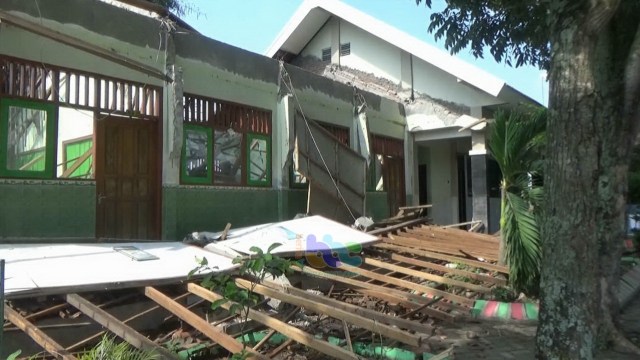 Runtuhnya Atap Gedung SDN Growok 2 Dander Bojonegoro, Diduga Karena Lapuk (2)