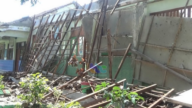 Runtuhnya Atap Gedung SDN Growok 2 Dander Bojonegoro, Diduga Karena Lapuk (3)