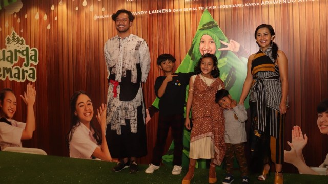 Keluarga Dwi Sasono dan Widi Mulia. (Foto: Munady/kumparan)
