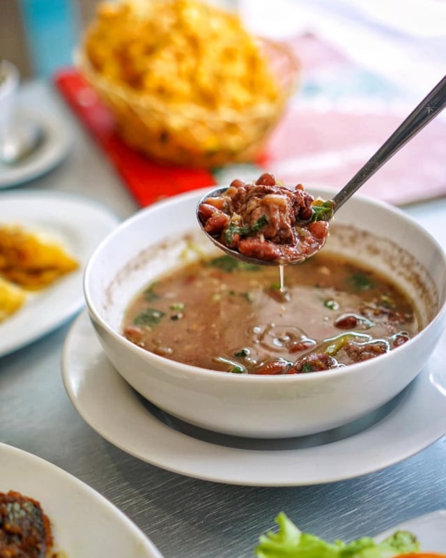 Sup brenebon khas Manado (Foto: Instagram/ @sarangoci.restoran)