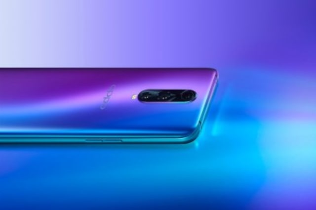 OPPO R17 Pro (Foto: yangcanggih.com)