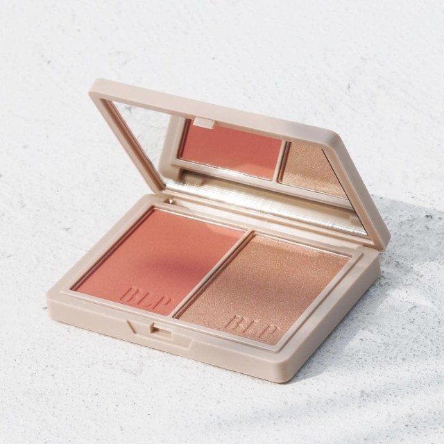 8 Rekomendasi Highlighter Merk Lokal yang Wajib Dicoba Supaya Terlihat Glowing (5)