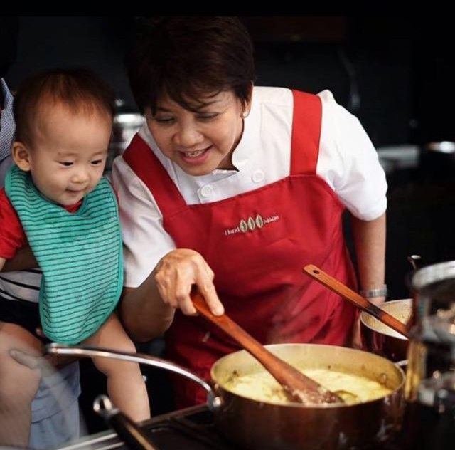 Swan Kumarga, pendiri Dapur Solo, dan cucunya (Foto: Instagram @swan_dapursolo)