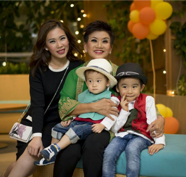 Swan Kumarga, pendiri Dapur Solo, dan anak cucunya (Foto: Instagram @swan_dapursolo)