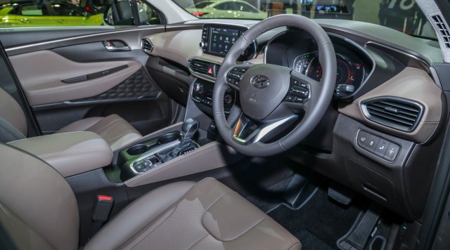 Hyundai Santa Fe terbaru di China bakal menggunakan kunci model pemindai sidik jari. (Foto: Paultan)