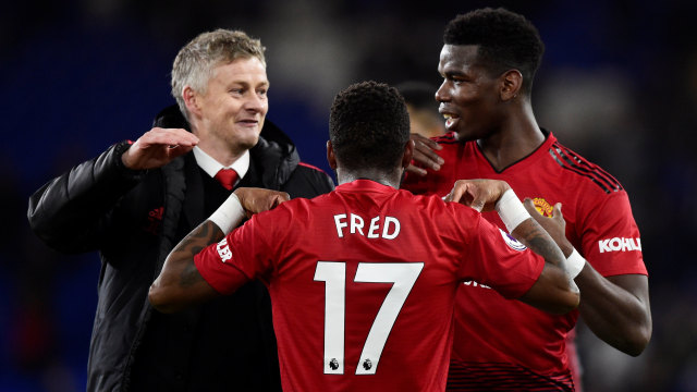 Solskjaer dan pemain-pemain United merayakan kemenangan atas Cardiff. Foto: REUTERS/Rebecca Naden