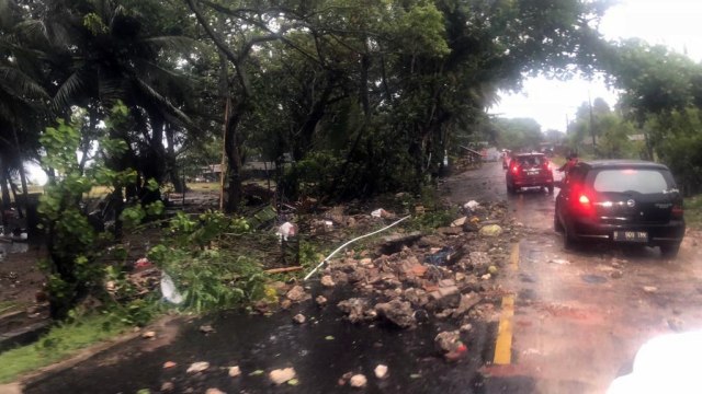 Kondisi pasca tsunami Anyer. (Foto: Arifin Asydhad/kumparan)