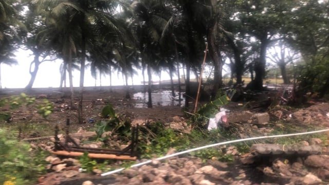 Kondisi terkini setelah tsunami di Anyer, Banten. (Foto: Dok.Hilya Ramadhania)