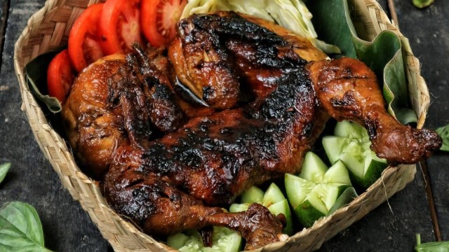 Ayam bekakak (Foto: Instagram: @dhilasina)