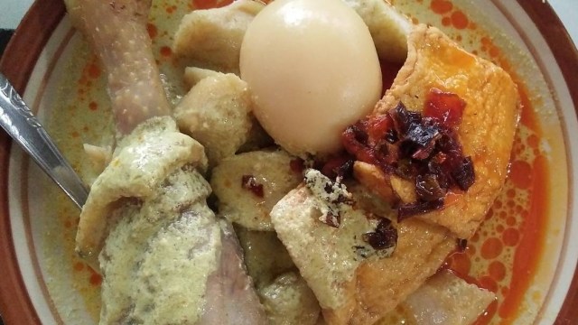 Lontong lemprak (Foto: Instagram: @gez_0909)