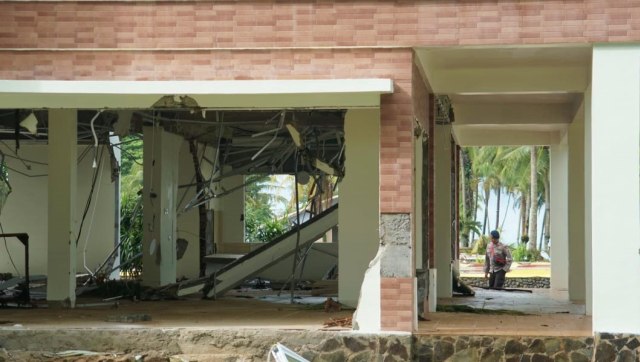 Kondisi Hotel Mutiara Carita usai diterjang tsunami di Selat Sunda. (Foto: Helmi Afandi Abdullah/kumparan)