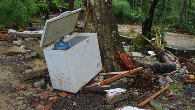 Kondisi Hotel Mutiara Carita usai diterjang tsunami di Selat Sunda. (Foto: Helmi Afandi Abdullah/kumparan)