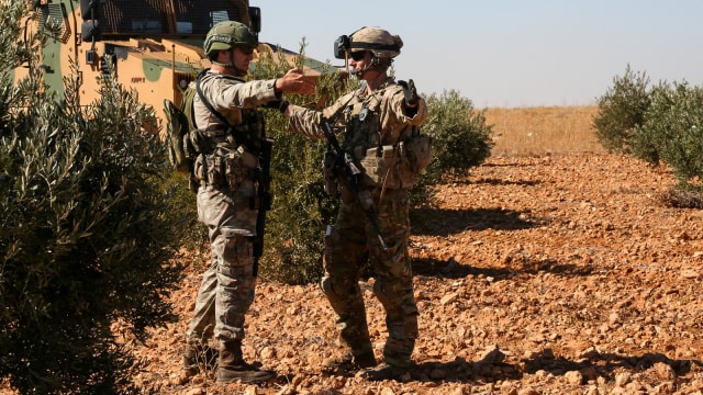 Tentara Amerika Serikat di Suriah. Foto: Courtesy Arnada Jones/U.S. Army/Handout via REUTERS 