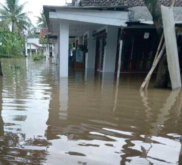 Ribuah Rumah di Lumajang Terendam Banjir (1)