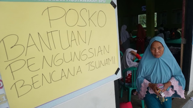 Suasana di posko pengungsian korban tsunami di Desa Totoharjo, Bakauheni, Lampung Selatan. (Foto: Nugroho Sejati/kumparan)