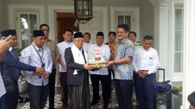 Konpres Ma'ruf Amin sebelum berangkat ke Pandeglang di Kediamannya,  Jalan Situbondo (Foto: Fahrian Saleh/kumparan)