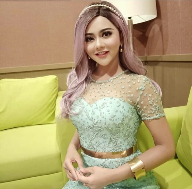 Terbiasa Pakai Wig, Intip 7 Potret Jenita Janet dengan Rambut Alami (2)