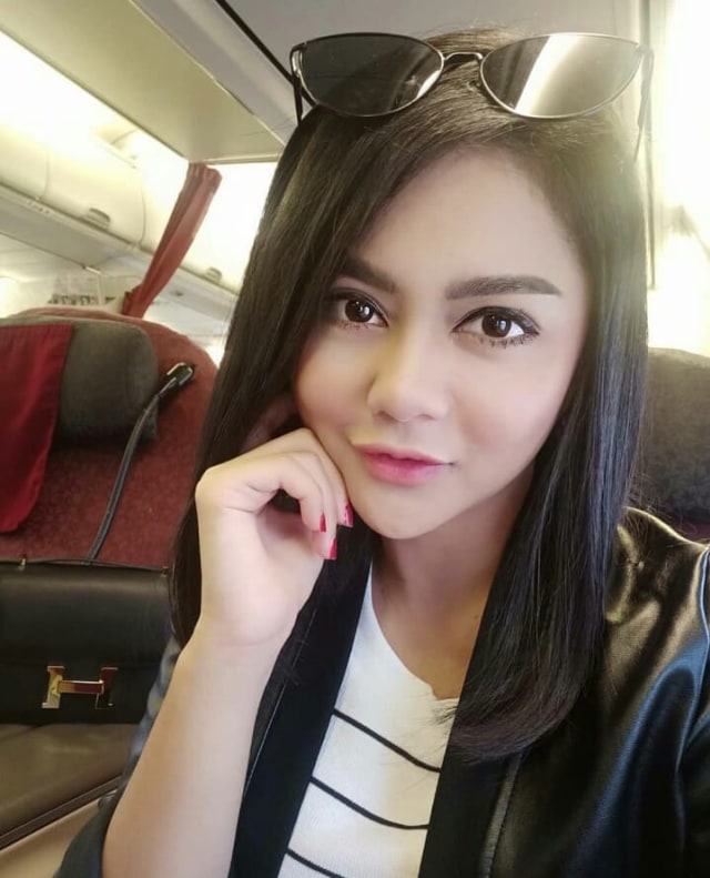 Terbiasa Pakai Wig, Intip 7 Potret Jenita Janet dengan Rambut Alami (4)
