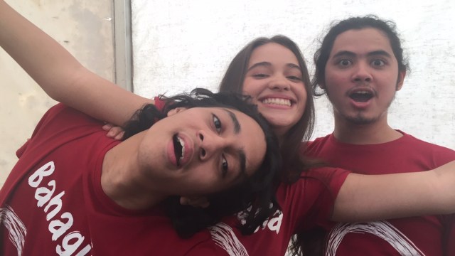 Dewa Dayana (kiri), Aurora Ribero (tengah), Aliando (kanan) di Meet and Greet Cast Asal Kau Bahagia.
 (Foto: Giovanni /kumparan)