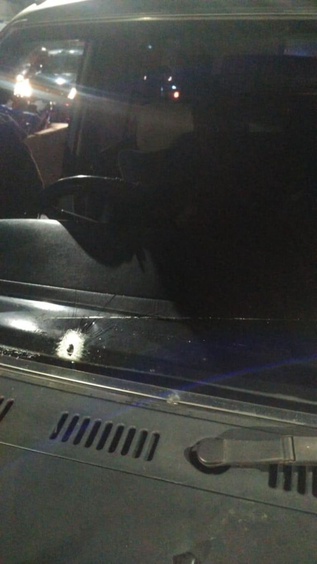 Kondisi mobil aparat TNI yang ditembak di Jatinegara (Foto: Dok. Istimewa)