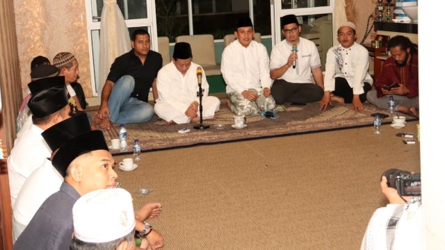 Tahlilan untuk personel Seventeen dan istri Ifan Seventeen. (Foto: Munady)