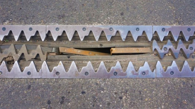 Flyover Rawa Buaya, Cengkareng, Jakarta Barat yang mengalami pergeseran. (Foto: Irfan Adi Saputra/kumparan)