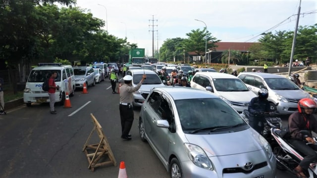 Kemacetan di sekitar flyover Rawa Buaya. (Foto: Irfan Adi Saputra/kumparan)