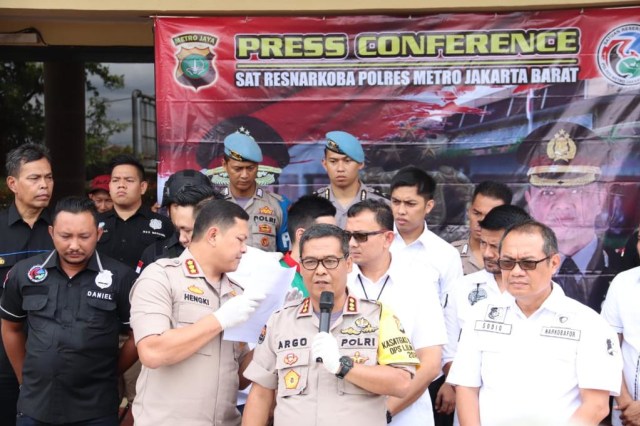 Steve Emmanuel ditangkap di kondominiumnya di Mampang Jaksel (Foto: Munady)