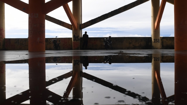 Warga berada di shelter tsunami Labuan, Pandeglang, Banten, Rabu (26/12/2018). (Foto: ANTARA FOTO/Akbar Nugroho Gumay)
