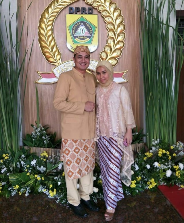 Tak Pandang Umur, Ini 5 Artis yang Menikah di Usia Senja (3)