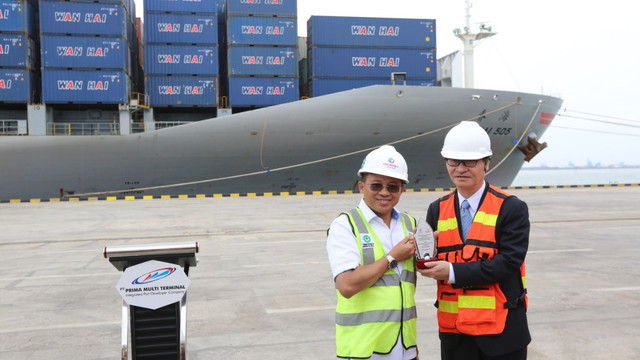 Pelabuhan Kuala Tanjung melepas kapal petikemas raksasa perdana yang mengangkut komoditas ekspor ke China pada Kamis (27/12). (Foto: Dok. Pelindo I)