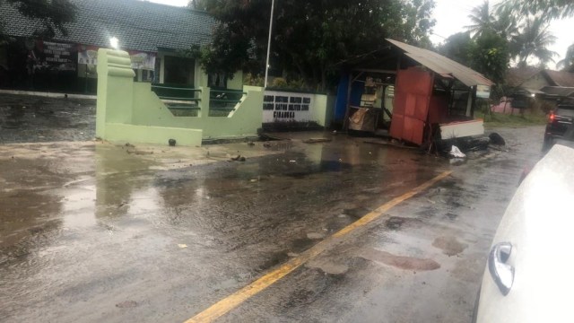 Kondisi Anyer yang porak-poranda (Foto: Arifin Asydhad/kumparan)