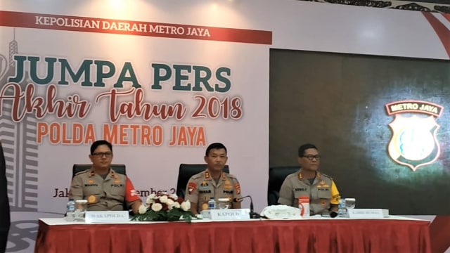 Kapolda Metro Jaya Irjen Pol Idham Azis (tengah) di Jumpa Pers Akhir Tahun Polda Metro Jaya. (Foto: Maulana Ramadhan/kumparan)