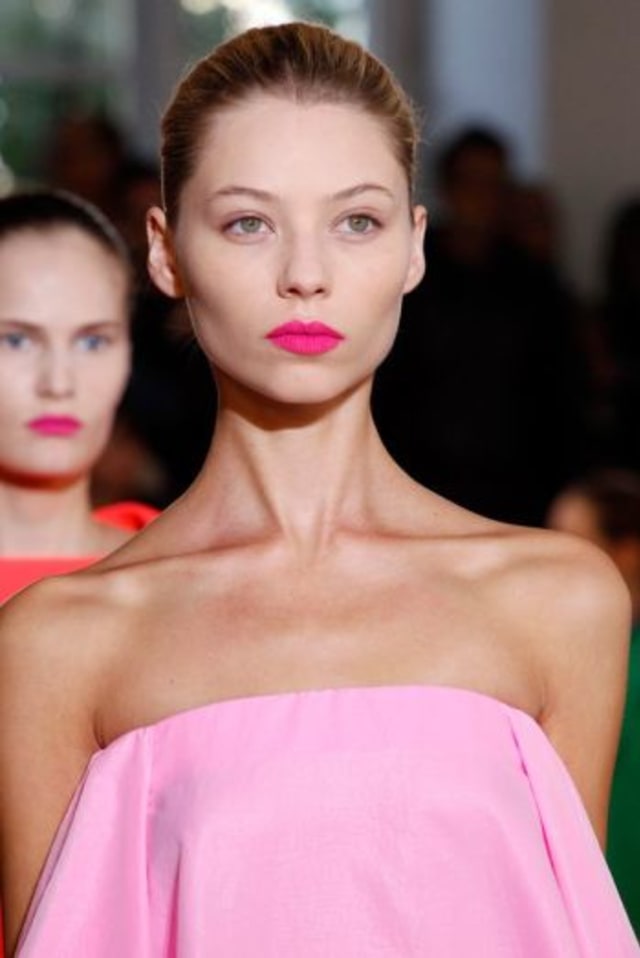 Segarkan Tampilan Dengan 6 Warna Lipstik Ini! (1)