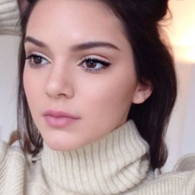 Segarkan Tampilan Dengan 6 Warna Lipstik Ini! (3)