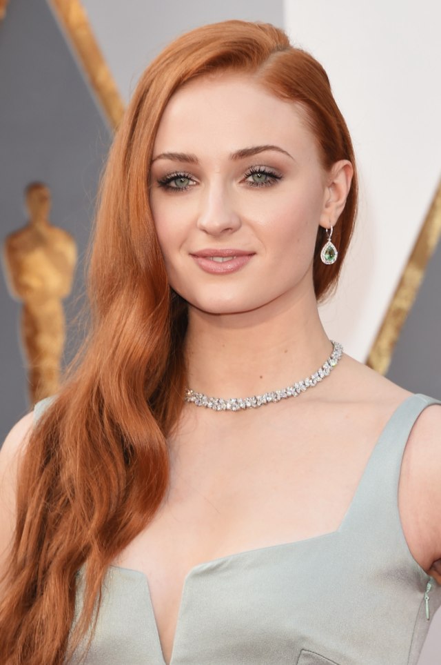 New Year New Me, Cari Tahu Mana Rambut Merah yang Paling Tepat Berdasarkan Warna Kulit! (1)