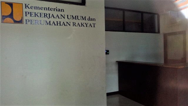 Lobi ruangan utama menuju kantor SPAM Strategis PUPR yang di OTT KPK. (Foto: Adim Mugni/kumparan)