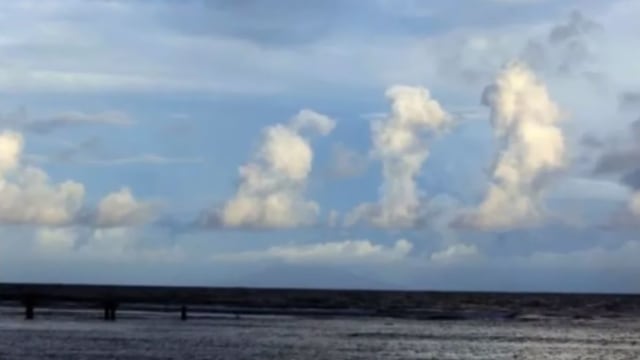 Fenomena Unik, Awan Berlafaz Allah di Atas Gunung Anak Krakatau