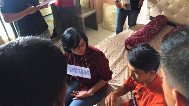 Rekonstruksi pembunuhan Sisca Icun Sulastri di Apartemen Kebagusan City, Jakarta Selatan. (Foto: Ferry Fadhlurrahman/kumparan)