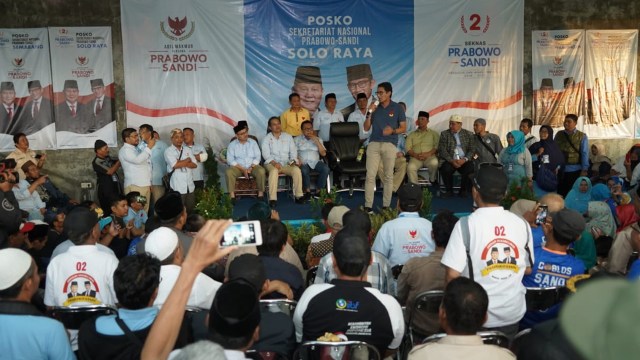 Sandiaga resmikan posko seknas di Solo. (Foto: Dok. Tim Media Prabowo-Sandi)