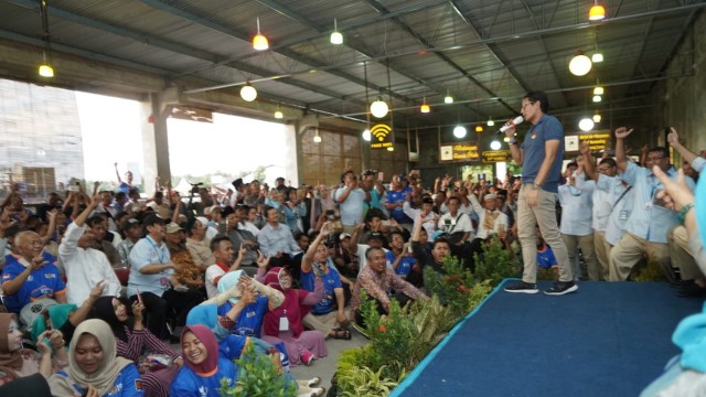 Sandiaga resmikan posko seknas di Solo. (Foto: Dok. Tim Media Prabowo-Sandi)