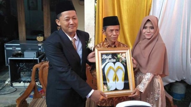 Viral, Pernikahan di Kebumen Gunakan Sandal Jepit sebagai Maskawin