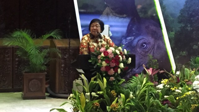Menteri LHK Siti Nurbaya saat Dialog Refleksi Kinerja 2018 KLHK di Gedung Manggala Wanabakti, Kementerian LHK, Senayan, Senin (31/12). (Foto: Darin Atiandina/kumparan)