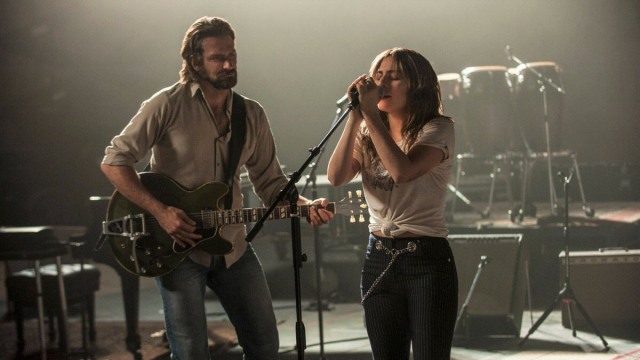 Bradley Cooper dan Lady Gaga di film 'A Star is Born'. (Foto: IMDb.)